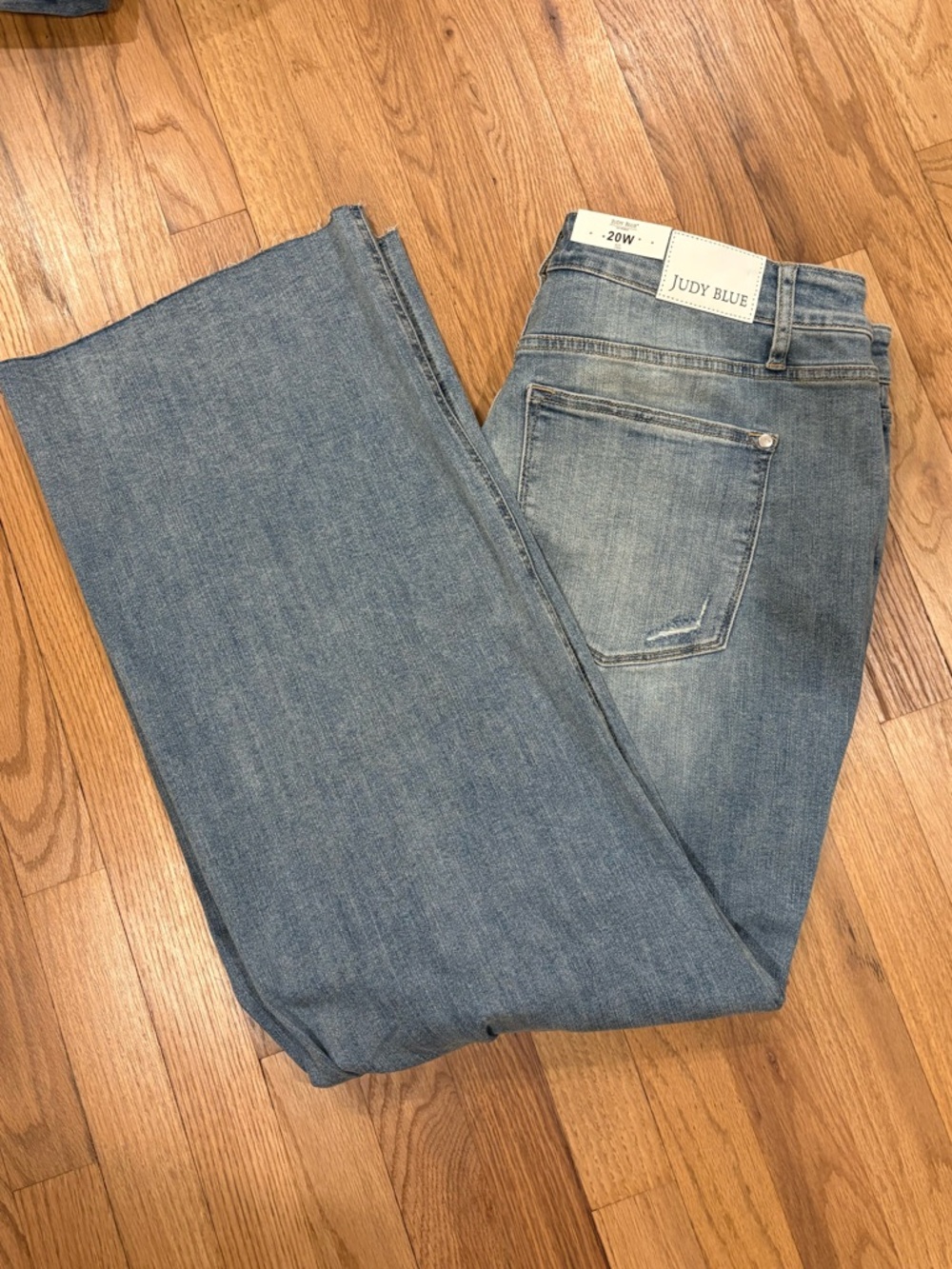 NWT Judy Blue Tummy Control Mid-rise, Wide Leg, Distressed Women’s Jeans 20W